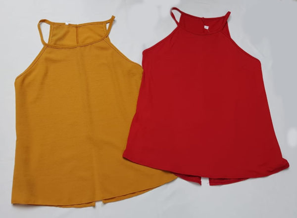 Blusa Flaca Abertura Atrás